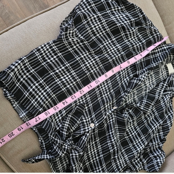 Wilfred Free top Small black white plaid button down crop shirt tie front - Picture 12 of 12